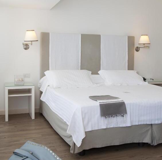 اتاق سوپریور با چشم‌انداز جانبی دریا, Ril