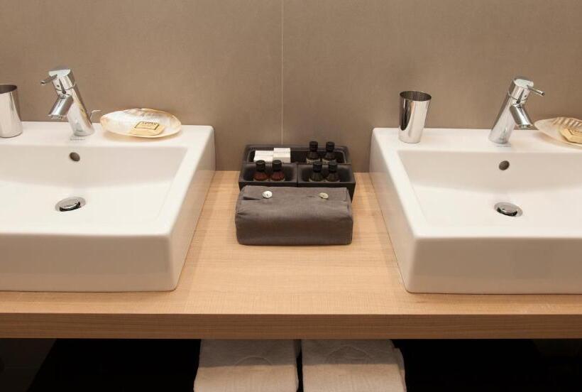 اتاق سوپریور خانوادگی, Ril