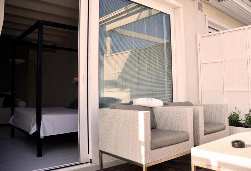 اتاق لوکس با چشم‌انداز دریا, Ril