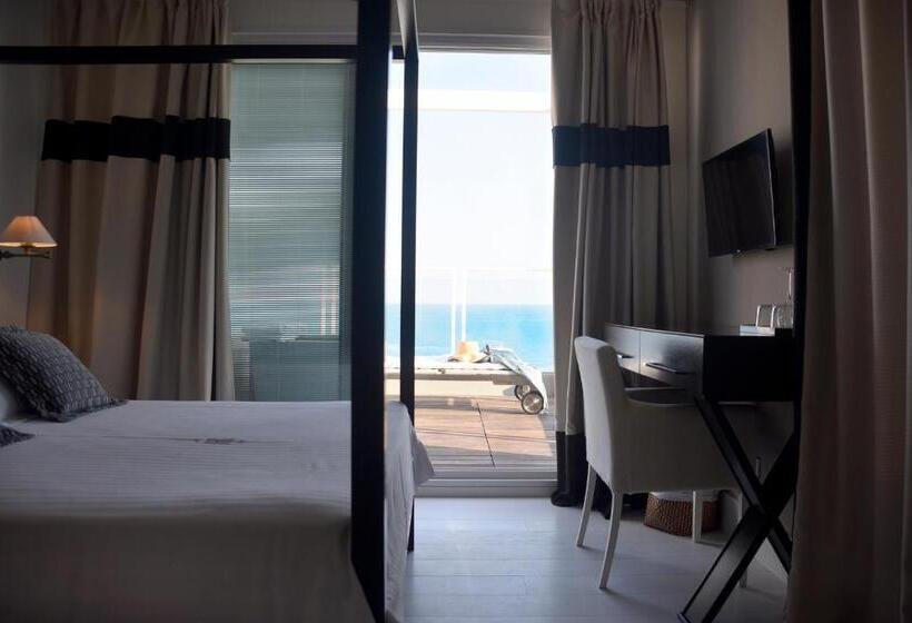 اتاق لوکس با چشم‌انداز دریا, Ril