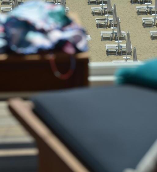 اتاق سوپریور با چشم‌انداز دریا, Ril