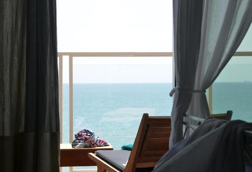 اتاق سوپریور با چشم‌انداز دریا, Ril