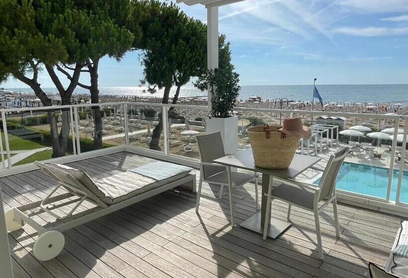 اتاق استاندارد با چشم‌انداز دریا, Ril