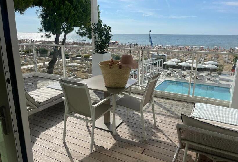 اتاق استاندارد با چشم‌انداز دریا, Ril