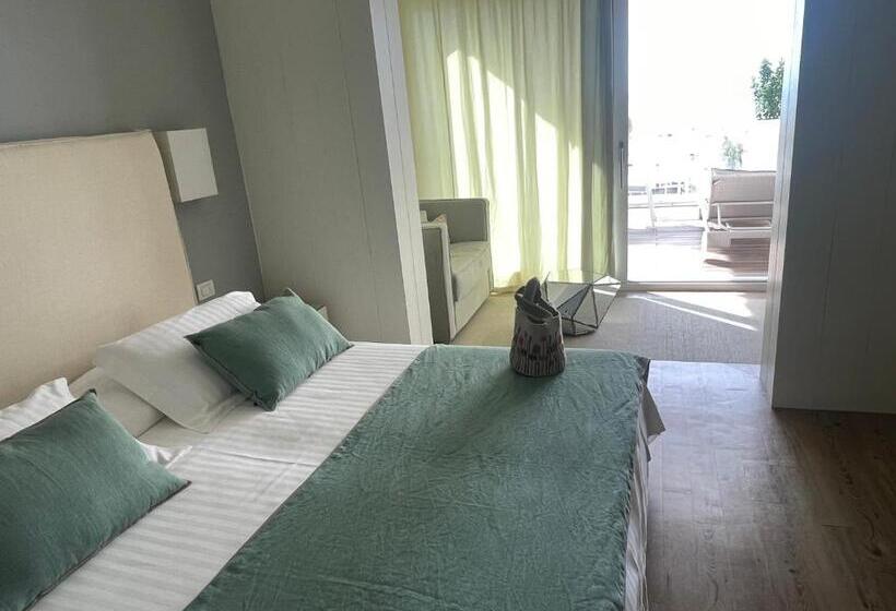 اتاق استاندارد با چشم‌انداز دریا, Ril