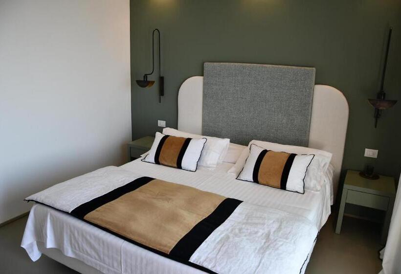 سوییت جونیور با چشم‌انداز استخر, Ril