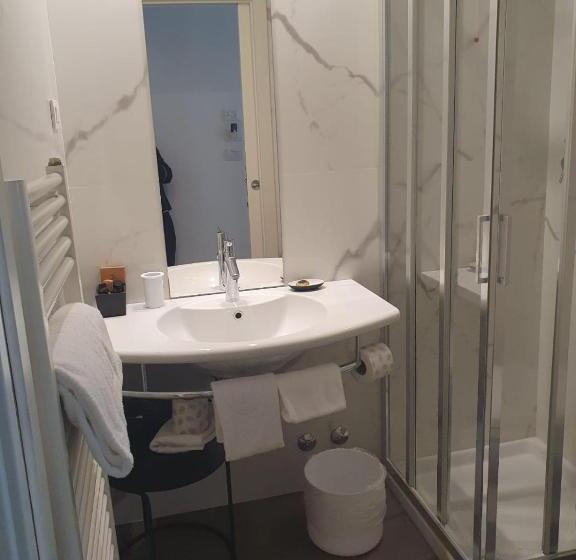 اتاق استاندارد یک تخته با بالکن, Ril