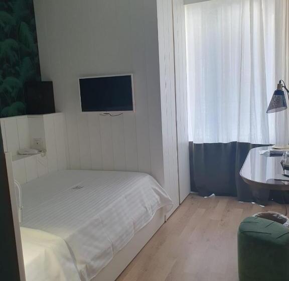 اتاق استاندارد یک تخته با بالکن, Ril