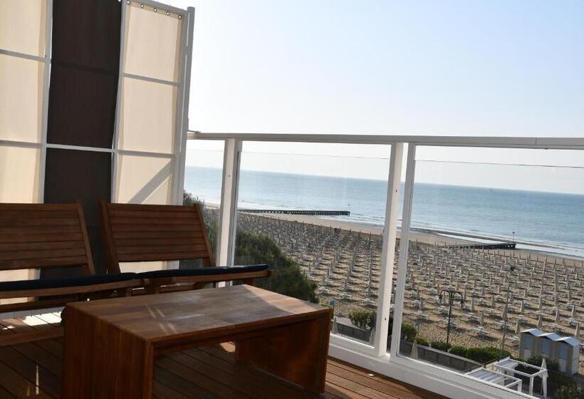 سوییت جونیور با چشم‌انداز استخر, Ril