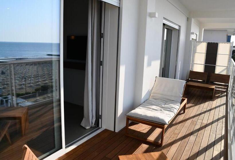 سوییت جونیور با چشم‌انداز استخر, Ril