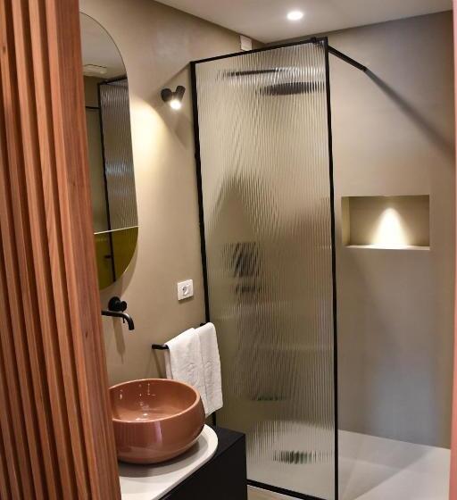 اتاق لوکس خانوادگی, Ril