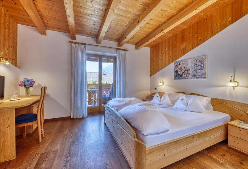 Номер Economy, Stefanie