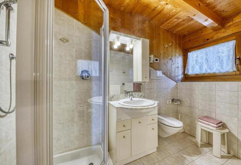 Номер Deluxe, Stefanie