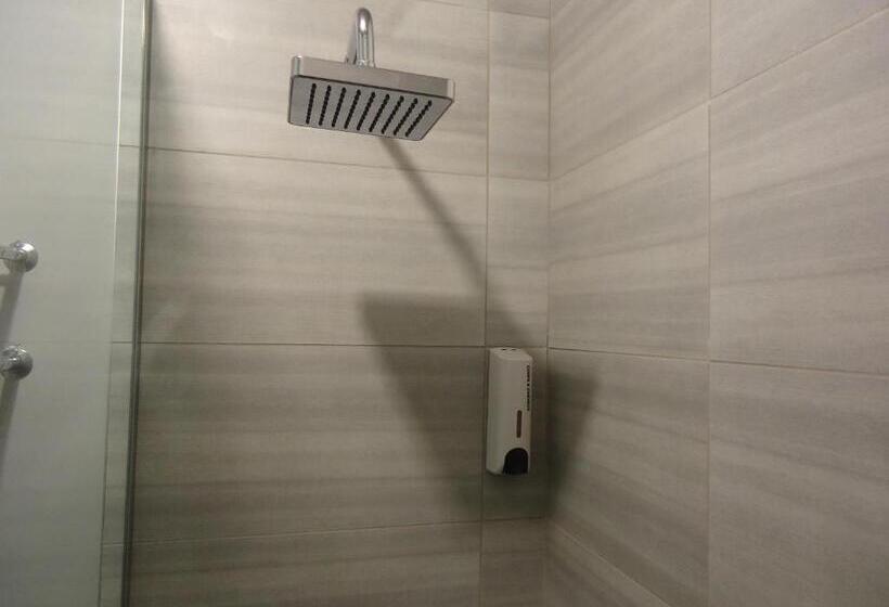 חדר סטנדרט לארבעה, Motel Le Rond Point