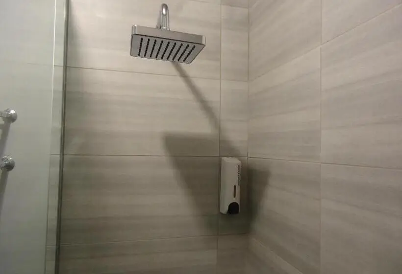 スタンダード4人部屋, Motel Le Rond Point