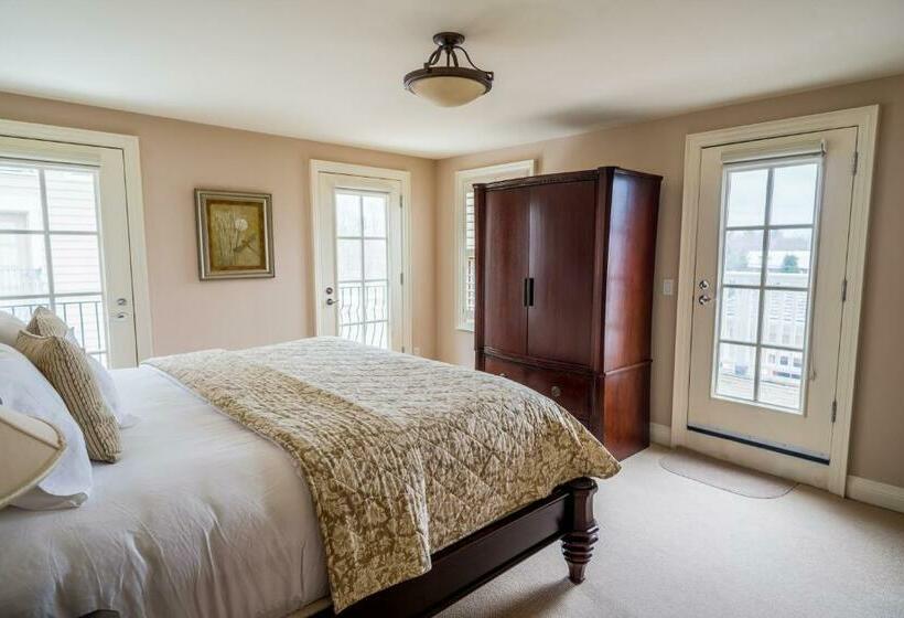 Suite King Size Bed, Rawley Resort, Spa & Marina