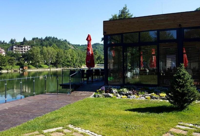 침실 1개 주택, Waterside Houses