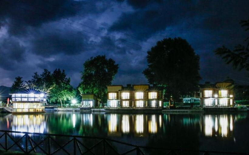 침실 1개 주택, Waterside Houses