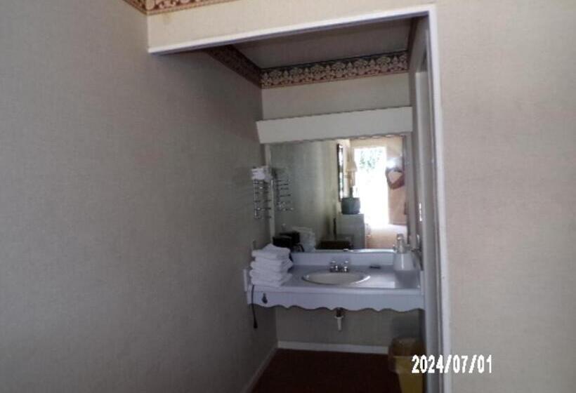 اتاق استاندارد, Relax Inn