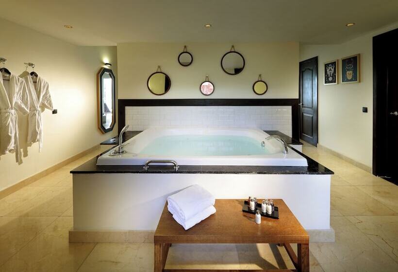 بانگلوی استاندارد, The Signature Level At Grand Palladium Lady Hamilton Resort & Spa  All Inclusive