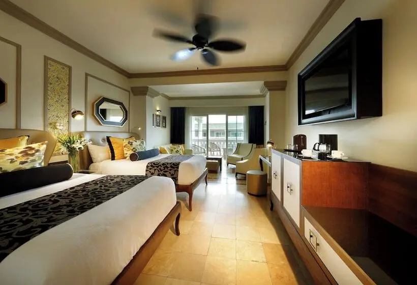 سوییت جونیور, The Signature Level at Grand Palladium Lady Hamilton Resort & Spa - All Inclusive