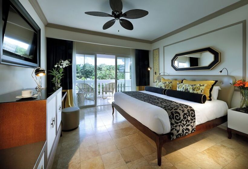 سوییت, The Signature Level At Grand Palladium Lady Hamilton Resort & Spa  All Inclusive