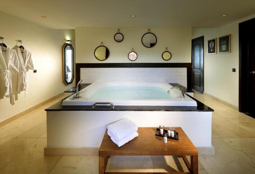 بانگلوی استاندارد, The Signature Level At Grand Palladium Lady Hamilton Resort & Spa  All Inclusive