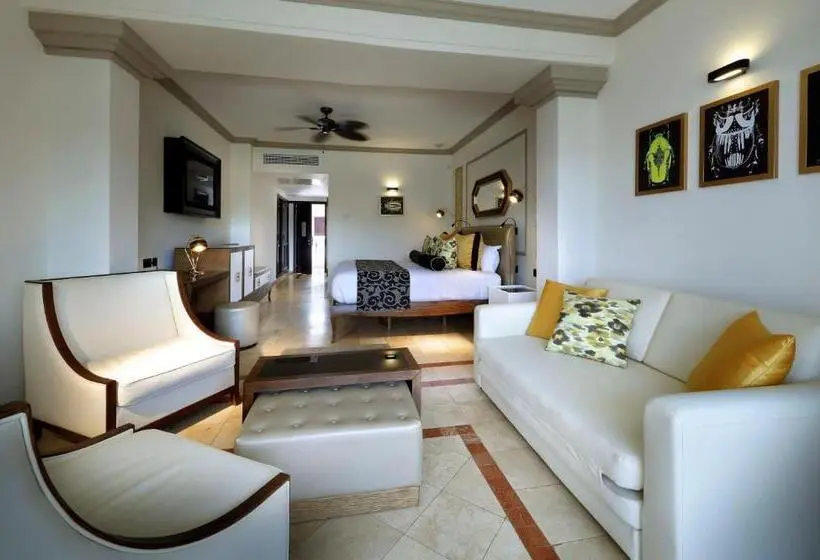 سوییت جونیور, The Signature Level at Grand Palladium Lady Hamilton Resort & Spa - All Inclusive