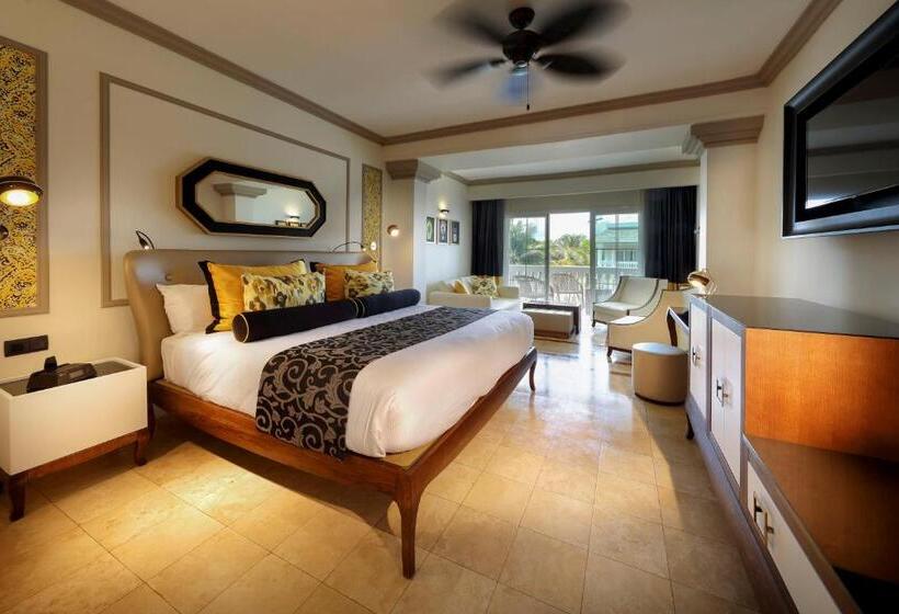 سوییت جونیور, The Signature Level At Grand Palladium Lady Hamilton Resort & Spa  All Inclusive
