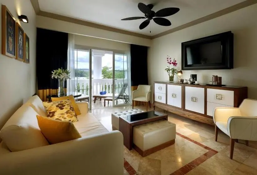 سوییت, The Signature Level at Grand Palladium Lady Hamilton Resort & Spa - All Inclusive