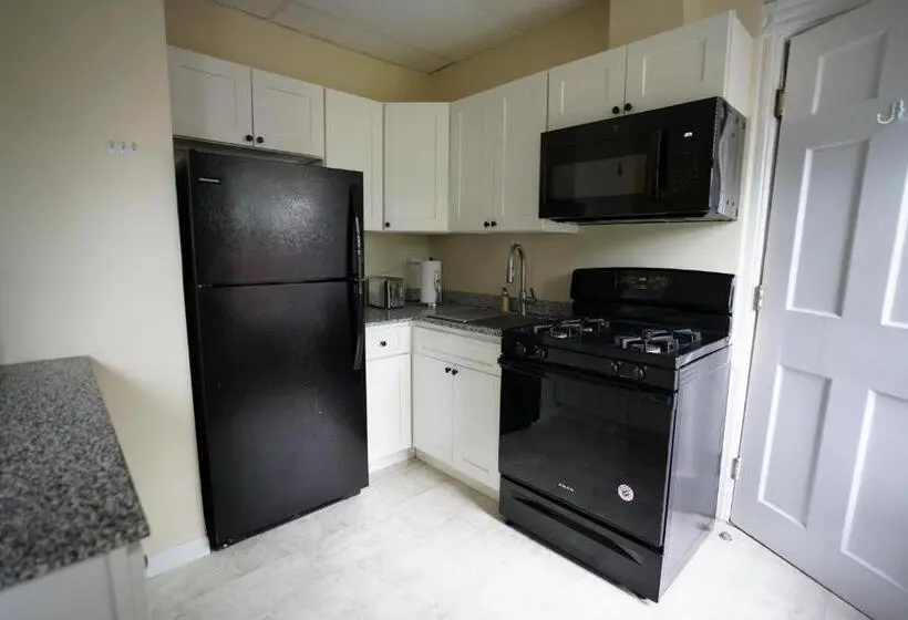 2 Bedroom Family Apartment with Views, The Underwood Hale House