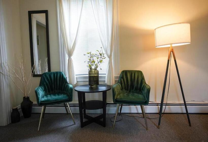 2 Bedroom Family Apartment with Views, The Underwood Hale House