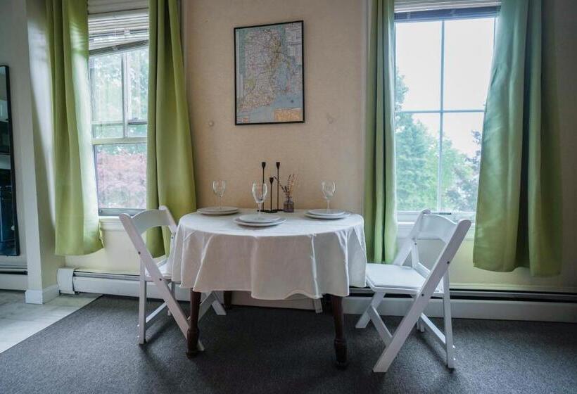 2 Bedroom Family Apartment with Views, The Underwood Hale House