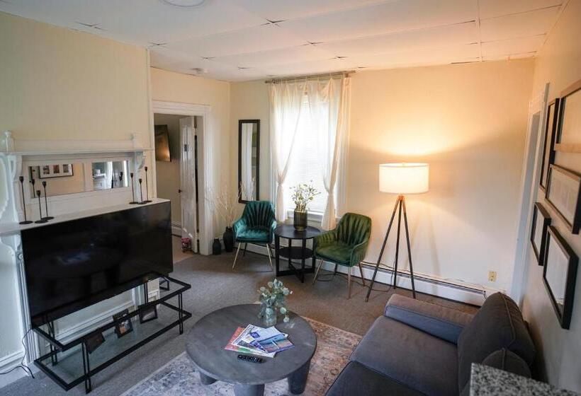 2 Bedroom Family Apartment with Views, The Underwood Hale House