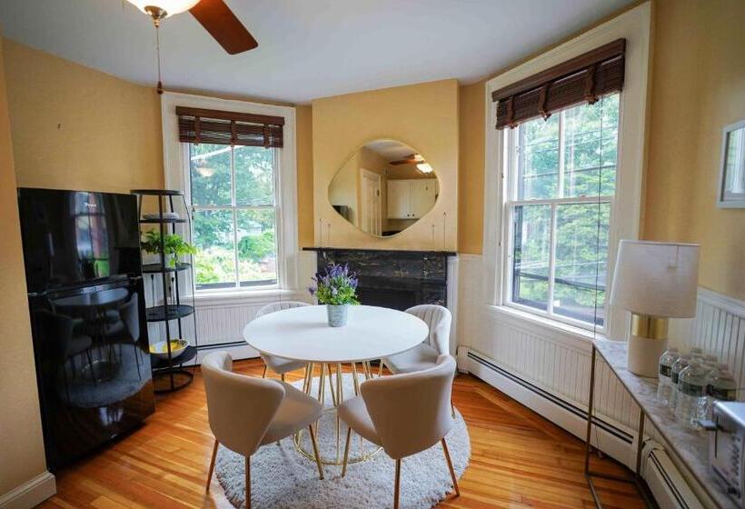 דירת חדר משפחתית, The Underwood Hale House