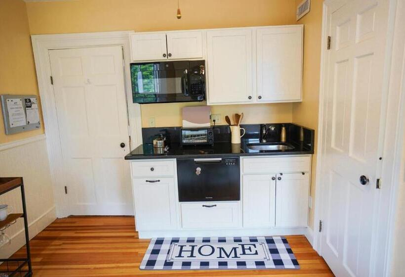 דירת חדר משפחתית, The Underwood Hale House