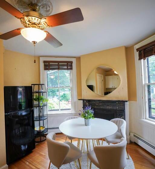 דירת חדר משפחתית, The Underwood Hale House