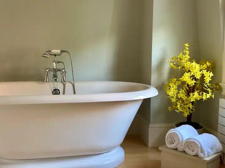 חדר דלוקס, The Underwood Hale House