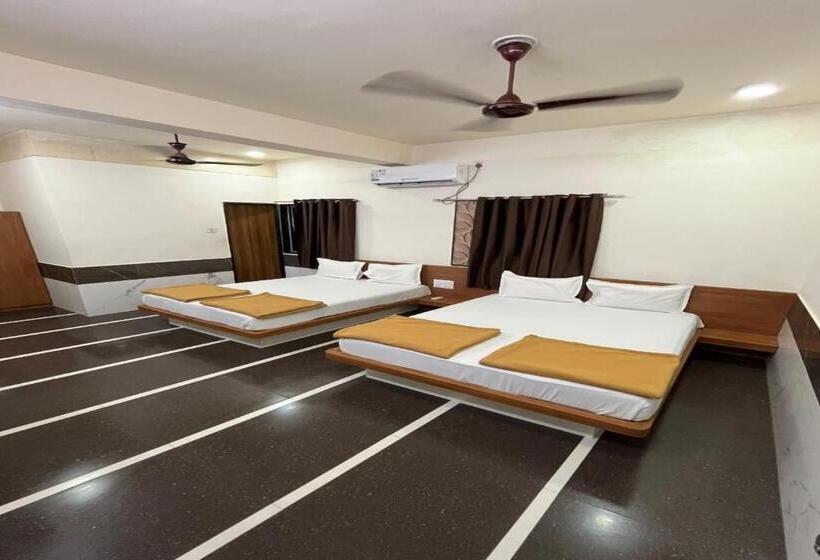 Chambre Quadruple Standard, Mahalaxmi