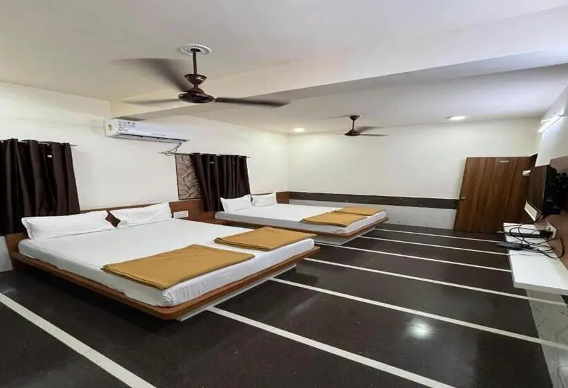 اتاق استاندارد چهار تخته, Mahalaxmi