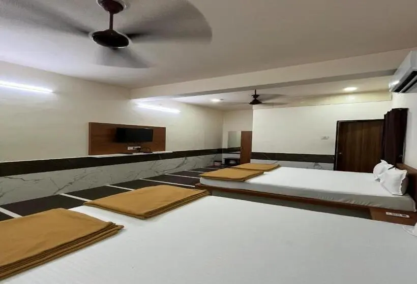 اتاق استاندارد چهار تخته, Mahalaxmi