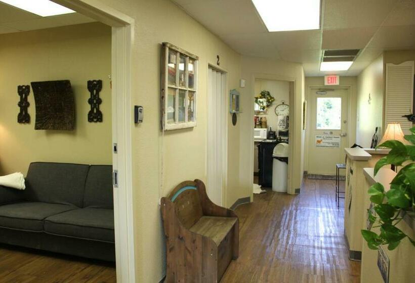 غرفة قياسية, A Place To Stay Rooms