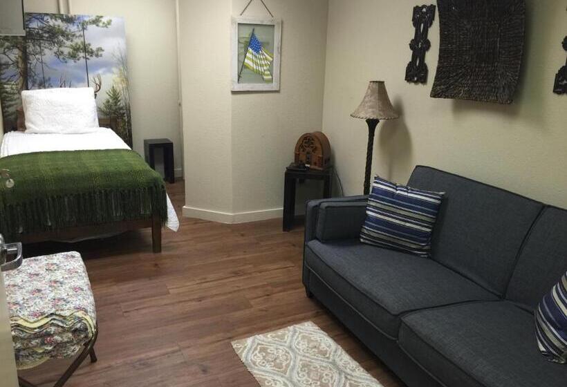 غرفة قياسية, A Place To Stay Rooms