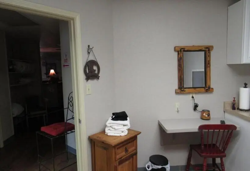 キングサイズベッドのデラックススイート, A Place To Stay Rooms