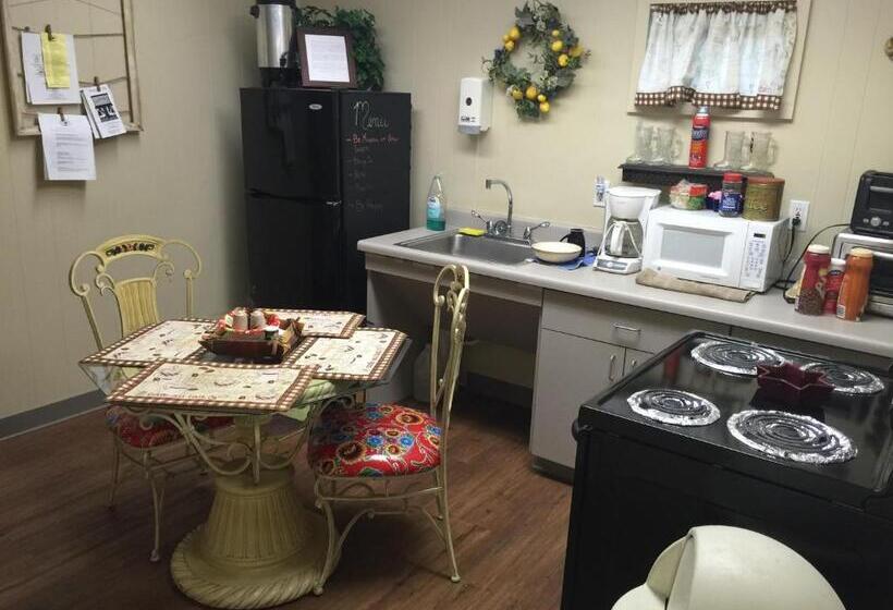 غرفة إقتصادية, A Place To Stay Rooms