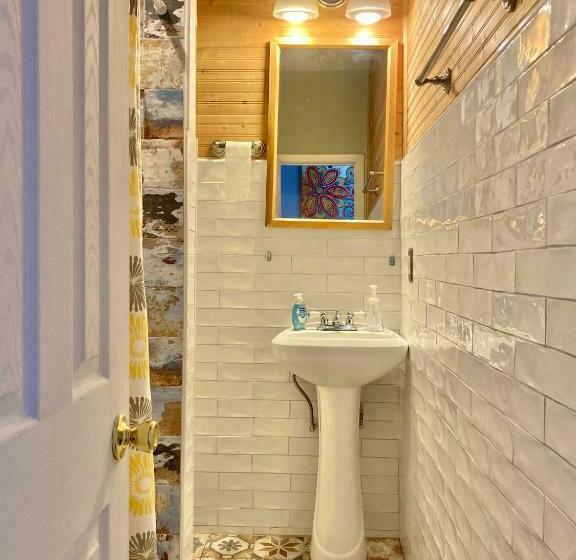 غرفة قياسية, Madame Isabelle's House