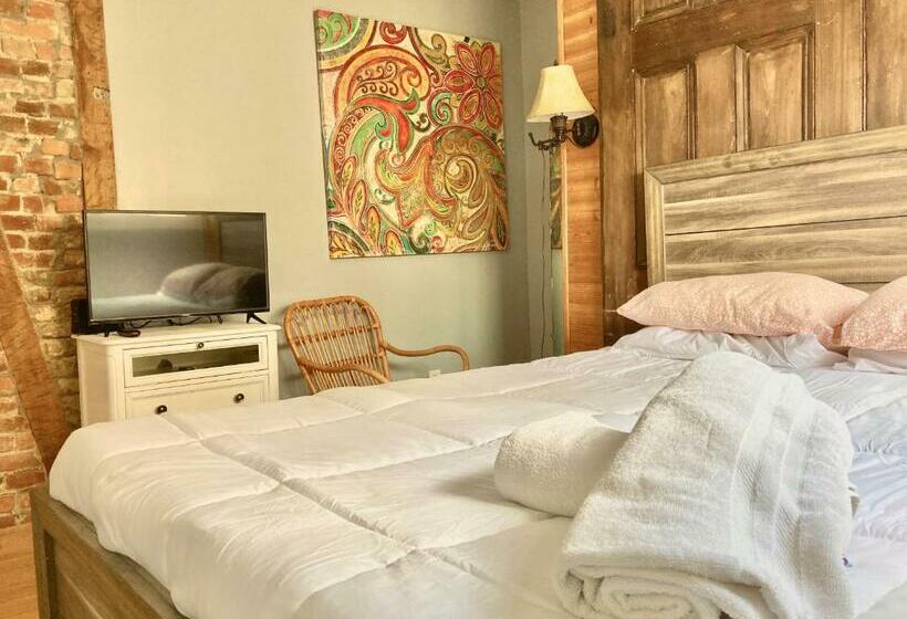 غرفة قياسية, Madame Isabelle's House