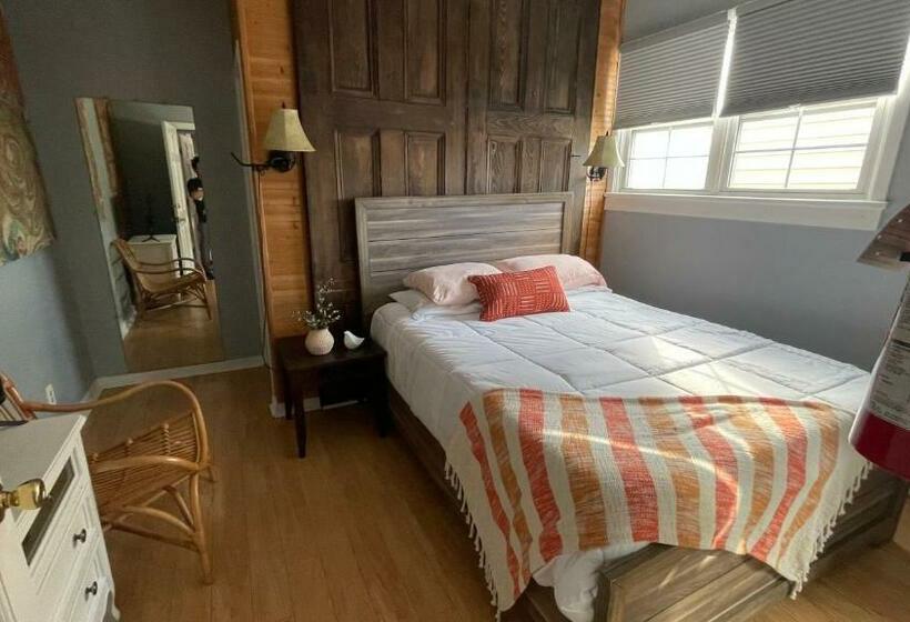 غرفة قياسية, Madame Isabelle's House