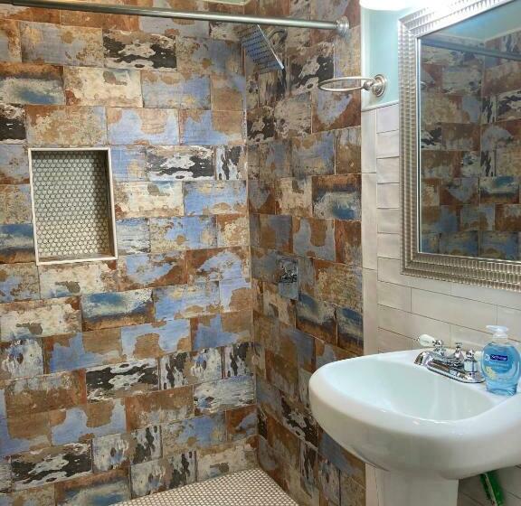 غرفة قياسية, Madame Isabelle's House