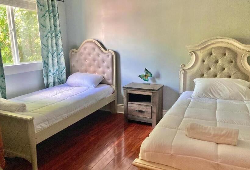 غرفة قياسية, Madame Isabelle's House